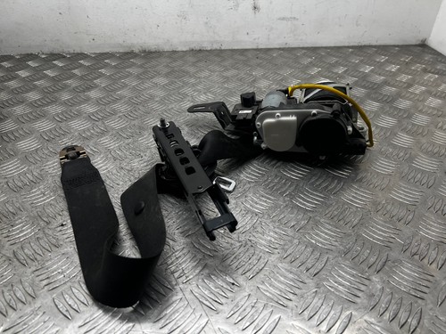 Mercedes class seat - mercedes, belt