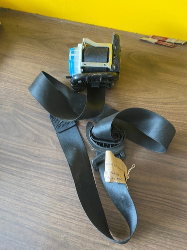 Mercedes class seat belt - a,